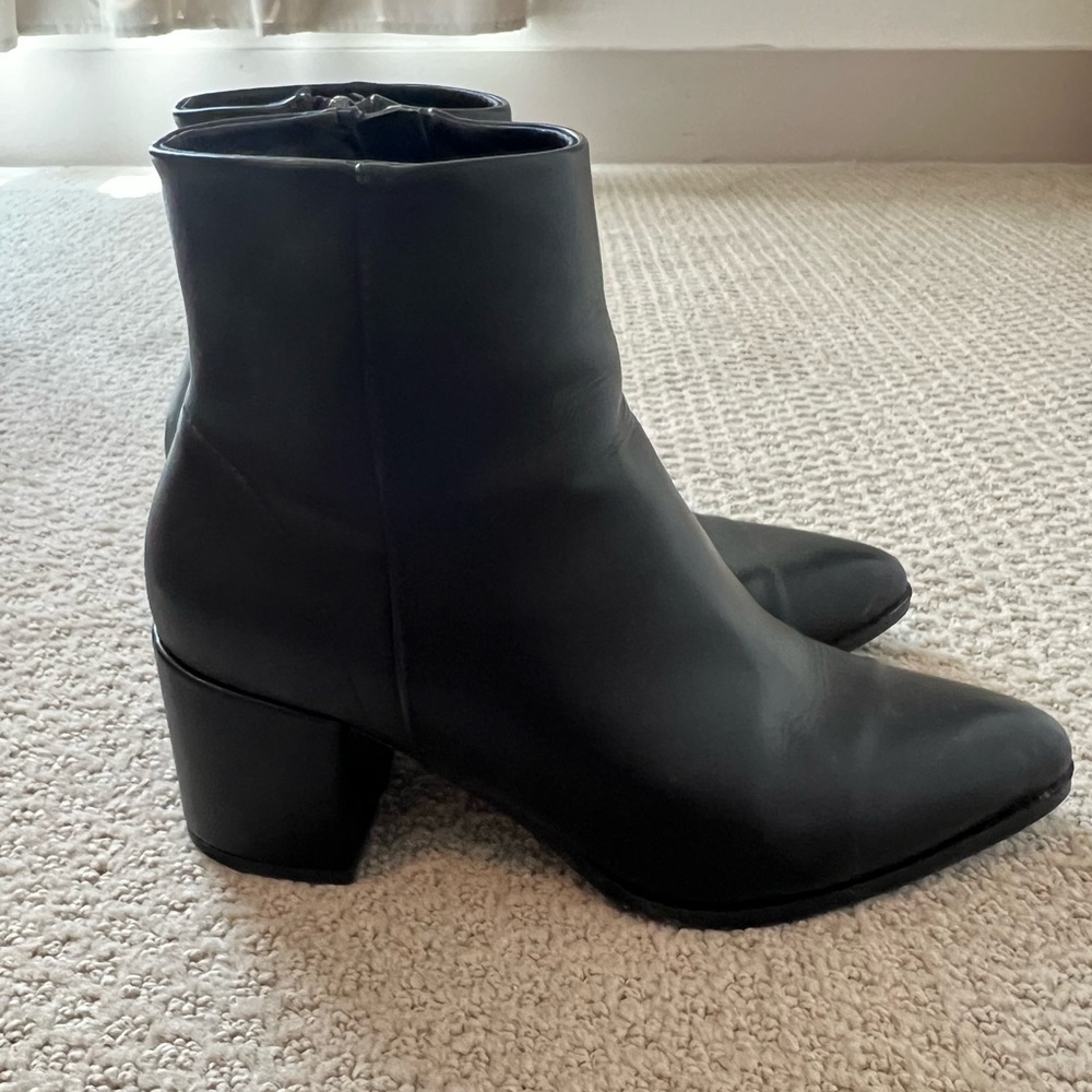 Madden Girl black leather boogie
